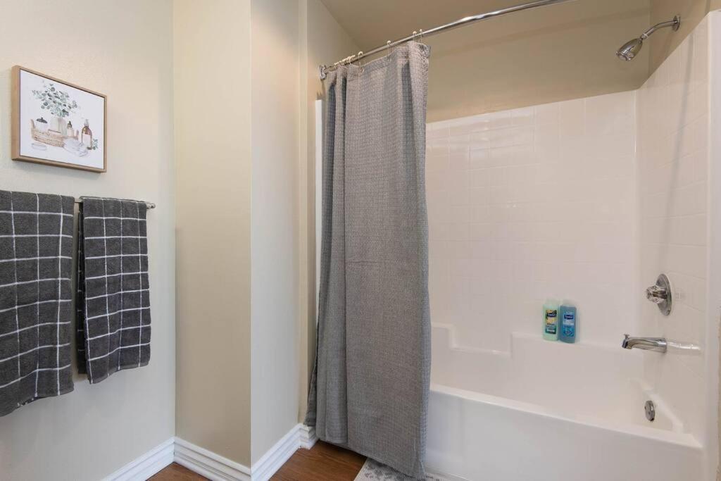 Apartment Santa Monica Pier 5 Min Walk Sleeps 5 Near Promenade