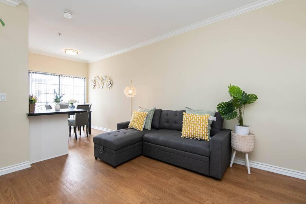 Apartment Santa Monica Pier 5 Min Walk Sleeps 5 Near Promenade *