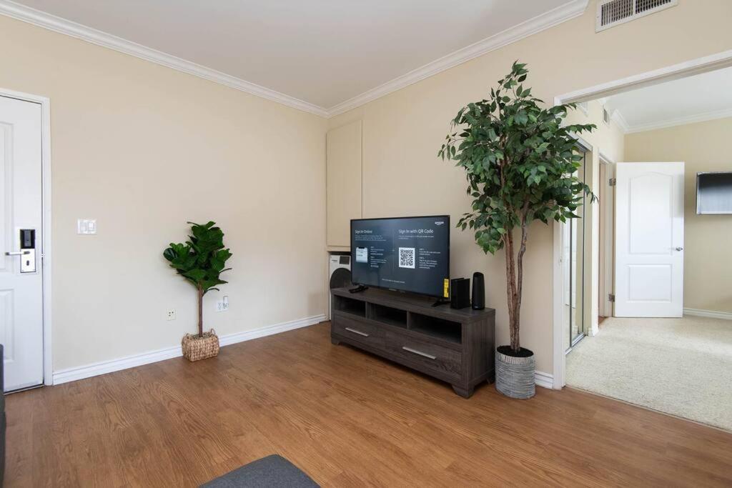 Santa Monica Pier 5 Min Walk Sleeps 5 Near Promenade