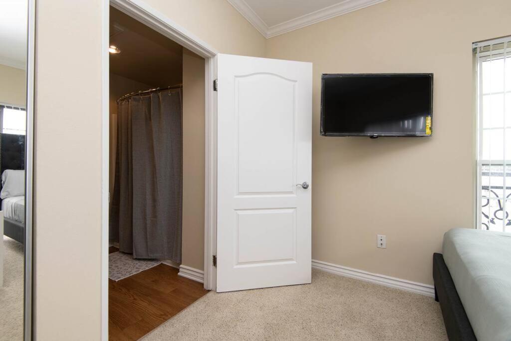 Apartment Santa Monica Pier 5 Min Walk Sleeps 5 Near Promenade *