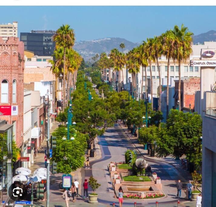 Apartment Santa Monica Pier 5 Min Walk Sleeps 5 Near Promenade *